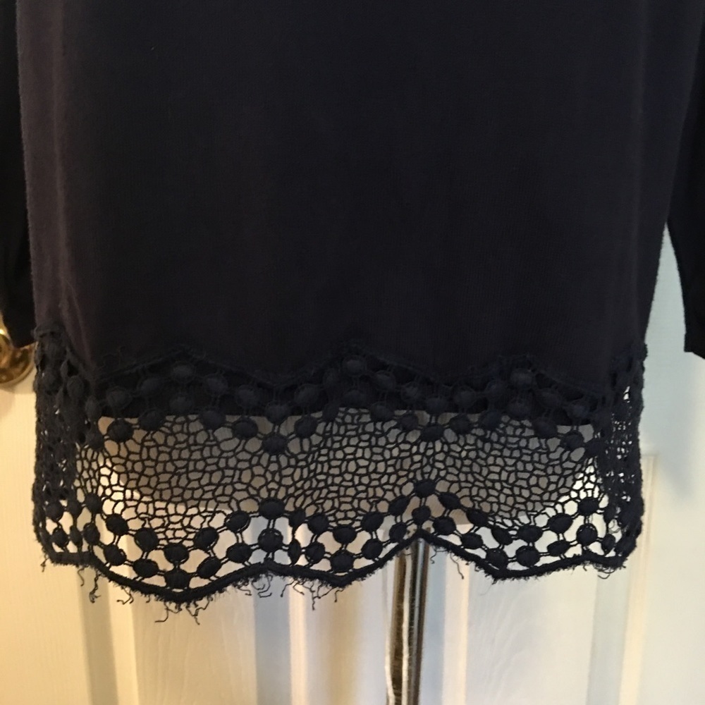 Women’s size small Joie light knit long sleeve sweater.